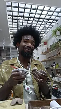 Siriss boyrag online show from November 22, 2025, 8:51 pm