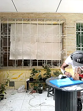 Siriss boyrag online show from December 3, 2025, 7:46 pm