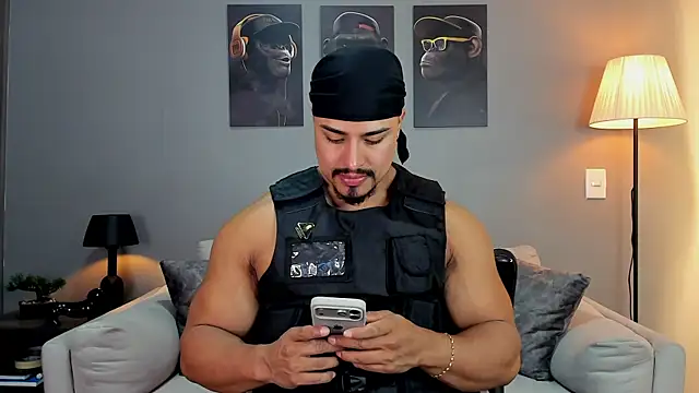 Snapshot of ApoloMakris chatting on October 30, 2025, 10:17 pm ApoloMakris online show from October 30, 2025, 10:17 pm