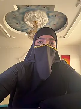 malak nanyy online show from May 15, 2026, 1:31 pm