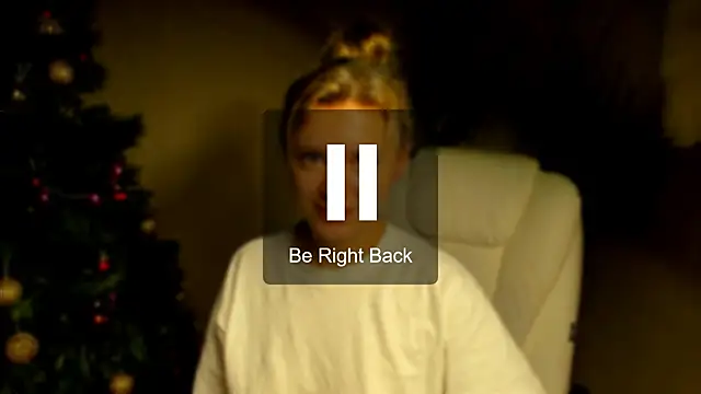 Snapshot of foxy_blond chatting on December 17, 2025, 12:15 am foxy blond online show from December 17, 2025, 12:15 am