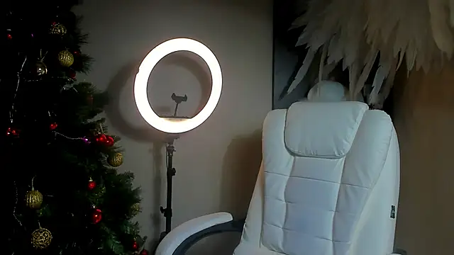 Snapshot of foxy_blond chatting on December 22, 2025, 12:22 am foxy blond online show from December 22, 2025, 12:22 am