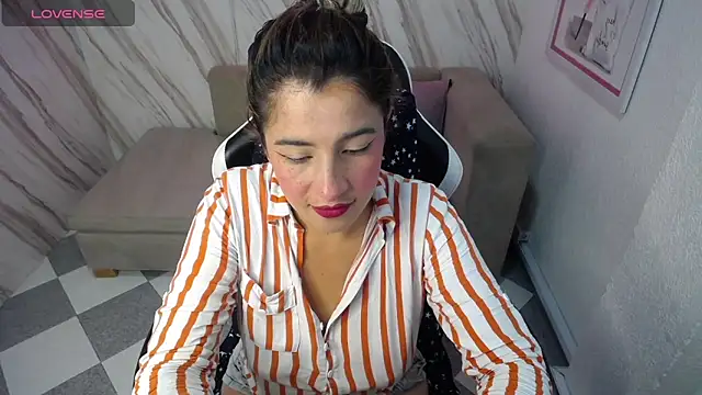 Snapshot of Valerie_b chatting on March 4, 2025, 3:11 am Valerie b online show from March 4, 2025, 3:11 am