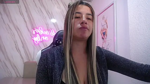 Snapshot of Valerie_b chatting on February 18, 2025, 6:15 am Valerie b online show from February 18, 2025, 6:15 am