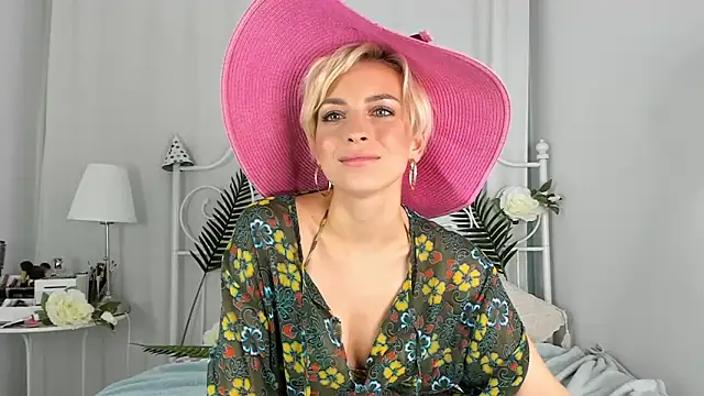 SakuFox online show from November 10, 2025, 10:15 pm