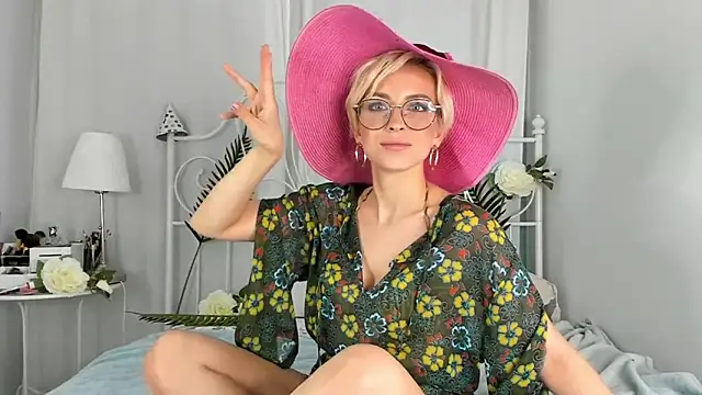 SakuFox online show from October 31, 2025, 7:21 pm