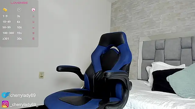 ladyAn  online show from March 11, 2025, 3:04 am
