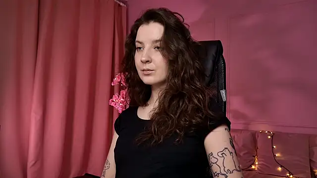 Snapshot of JackieByrd chatting on September 9, 2025, 1:09 pm JackieByrd online show from September 9, 2025, 1:09 pm