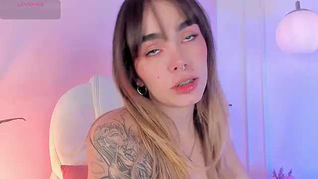 Snapshot of Lucy_Vega chatting on November 10, 2025, 5:01 am Lucy Vega online show from November 10, 2025, 5:01 am