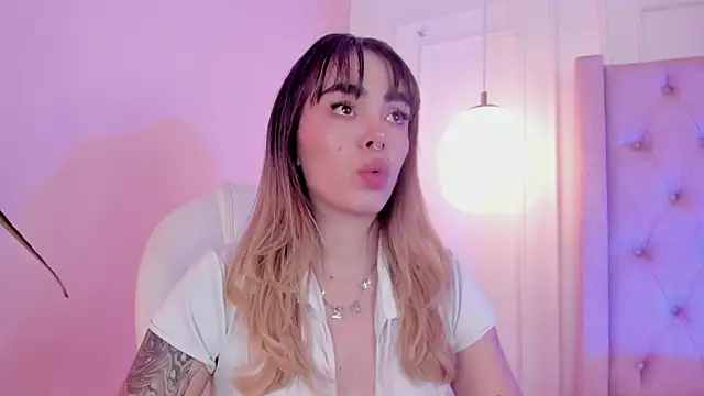 Snapshot of Lucy_Vega chatting on December 15, 2025, 4:51 am Lucy Vega online show from December 15, 2025, 4:51 am