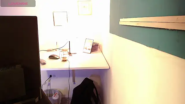 Snapshot of Poison_luna chatting on February 27, 2025, 6:09 pm Poison luna online show from February 27, 2025, 6:09 pm