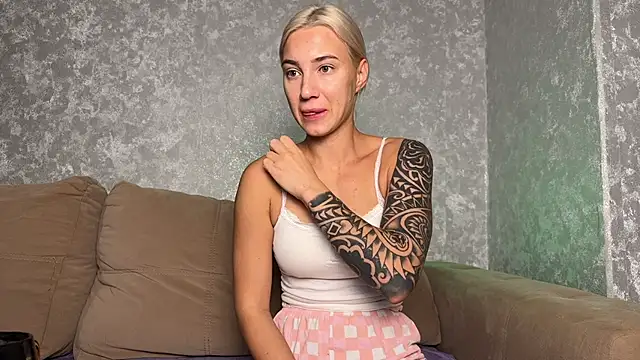 Snapshot of AnneBall chatting on November 12, 2025, 5:11 am AnneBall online show from November 12, 2025, 5:11 am