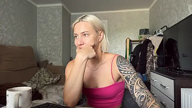 Snapshot of AnneBall chatting on July 2, 2026, 11:38 am AnneBall online show from July 2, 2026, 11:38 am
