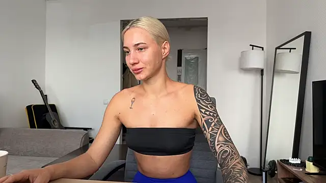 Snapshot of AnneBall chatting on November 20, 2025, 8:26 am AnneBall online show from November 20, 2025, 8:26 am