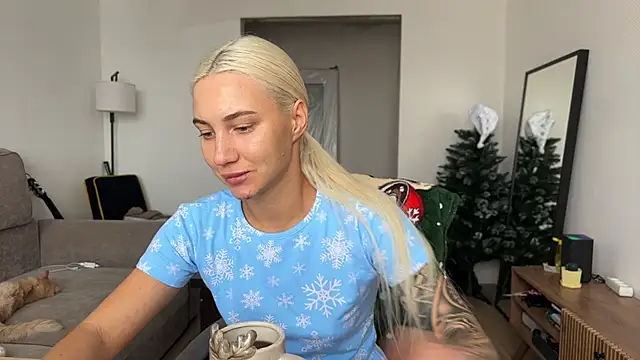 AnneBall online show from December 21, 2025, 9:22 am