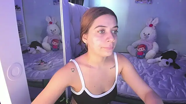 Snapshot of KittyKlum chatting on December 18, 2025, 4:44 pm KittyKlum online show from December 18, 2025, 4:44 pm