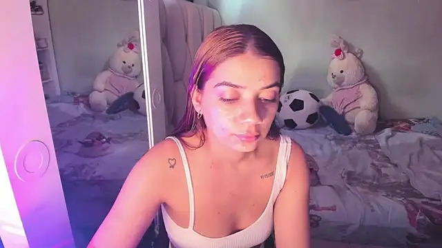 Snapshot of KittyKlum chatting on December 19, 2025, 5:15 pm KittyKlum online show from December 19, 2025, 5:15 pm