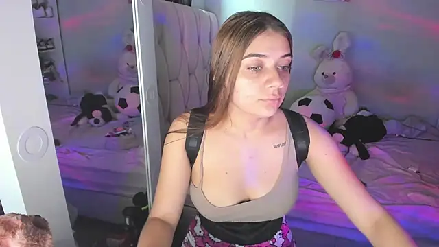 Snapshot of KittyKlum chatting on February 10, 2026, 4:06 pm KittyKlum online show from February 10, 2026, 4:06 pm