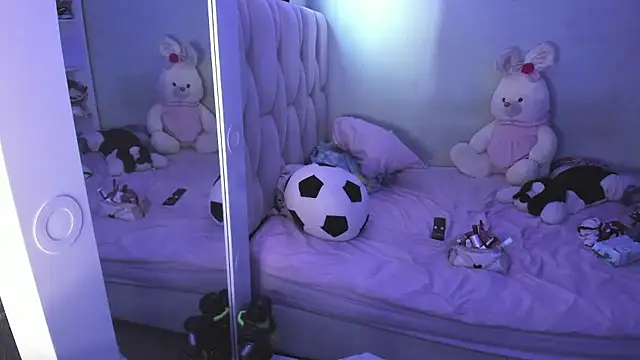 Snapshot of KittyKlum chatting on January 14, 2026, 4:32 pm KittyKlum online show from January 14, 2026, 4:32 pm