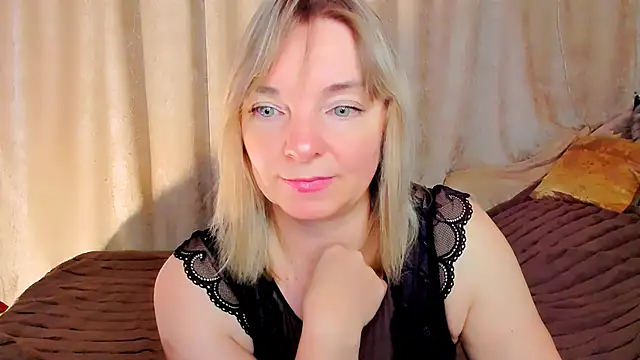 Regina  blue online show from November 1, 2025, 9:52 pm