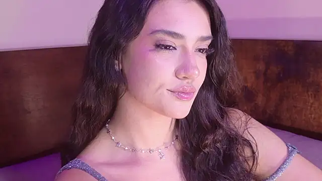 Snapshot of SeleneeEvanss chatting on November 24, 2025, 10:32 pm SeleneeEvanss online show from November 24, 2025, 10:32 pm