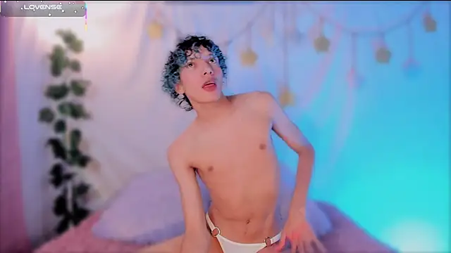 Snapshot of Im_Alejo chatting on September 18, 2025, 12:57 am Im Alejo online show from September 18, 2025, 12:57 am