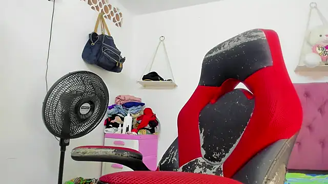 Snapshot of rose_bigboobsx chatting on November 18, 2025, 2:59 am rose bigboobsx online show from November 18, 2025, 2:59 am