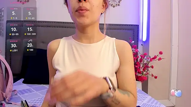 EvaaLovia1 online show from April 18, 2026, 1:57 pm