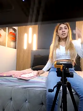 EvaaLovia1 online show from February 21, 2026, 1:35 pm