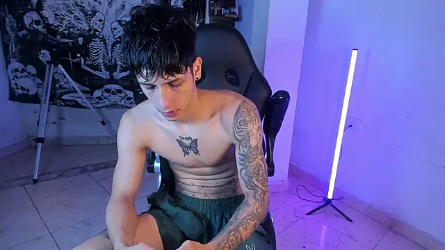 Snakebutterfly online show from January 6, 2026, 4:27 am