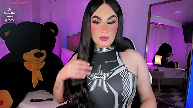 alexia mattel online show from November 22, 2025, 7:02 pm