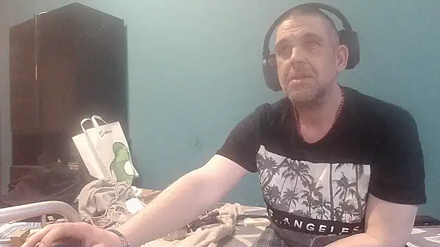 YouWantMe666 online show from May 20, 2026, 3:58 am