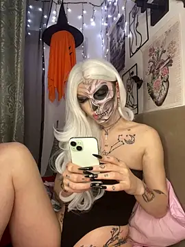 MoonAgnes online show from February 24, 2026, 6:42 pm