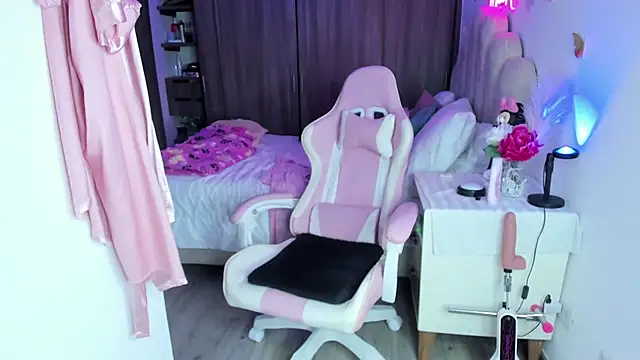 Snapshot of NaomiAsha chatting on January 9, 2026, 11:33 pm NaomiAsha online show from January 9, 2026, 11:33 pm