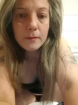 Snapshot of Dark_Angel_22 chatting on April 1, 2026, 4:36 am Dark Angel 22 online show from April 1, 2026, 4:36 am