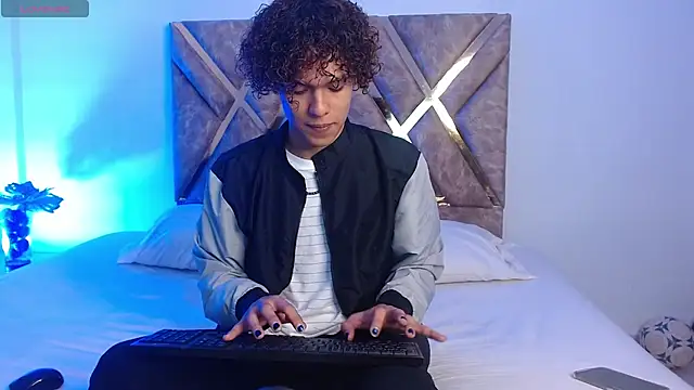 Snapshot of nickolas_moon chatting on March 5, 2025, 5:39 pm nickolas moon online show from March 5, 2025, 5:39 pm