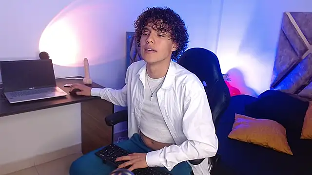 Snapshot of nickolas_moon chatting on February 20, 2025, 6:24 pm nickolas moon online show from February 20, 2025, 6:24 pm