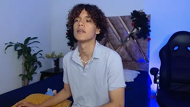 Snapshot of nickolas_moon chatting on December 30, 2024, 5:34 pm nickolas moon online show from December 30, 2024, 5:34 pm