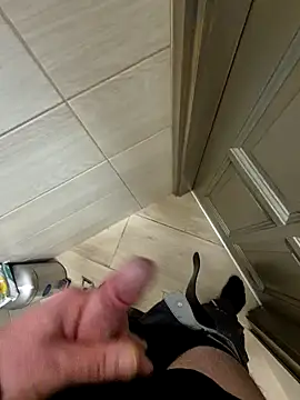 kisbiro77777 online show from April 10, 2026, 5:58 am