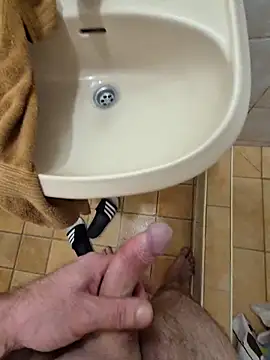 kisbiro77777 online show from November 5, 2025, 5:16 pm