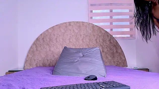 anisha x online show from March 31, 2026, 7:16 pm