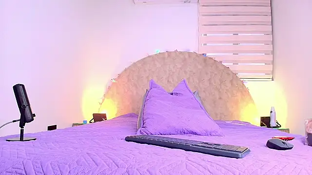 Snapshot of anisha_x chatting on December 5, 2025, 7:45 pm anisha x online show from December 5, 2025, 7:45 pm