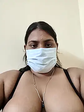 Hotmilfxox online show from April 11, 2026, 6:44 pm