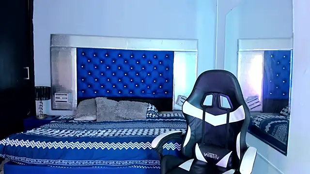 Tasha Sant online show from September 13, 2025, 9:04 pm