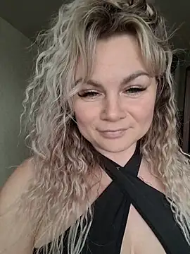 Snapshot of candy_queeen chatting on February 27, 2026, 10:04 am candy queeen online show from February 27, 2026, 10:04 am