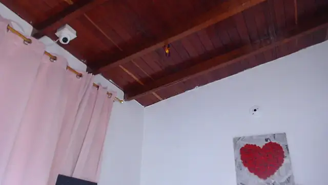 Snapshot of Amara_Red chatting on December 18, 2025, 11:03 am Amara Red online show from December 18, 2025, 11:03 am