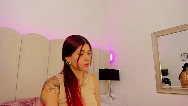 Snapshot of AnnyCherry_ chatting on November 21, 2025, 7:57 pm AnnyCherry online show from November 21, 2025, 7:57 pm