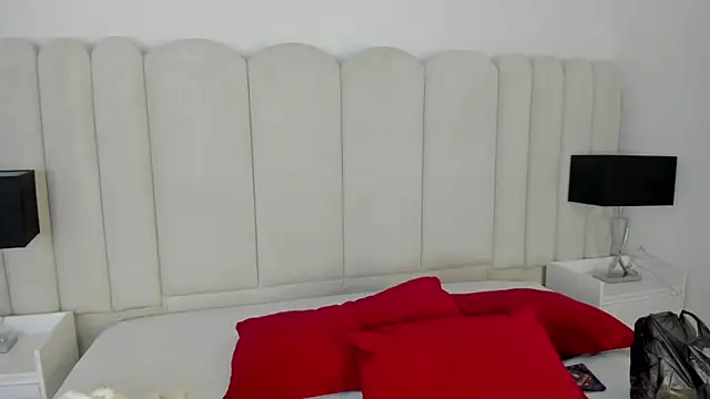 Snapshot of AnnyCherry_ chatting on December 5, 2025, 12:10 am AnnyCherry online show from December 5, 2025, 12:10 am