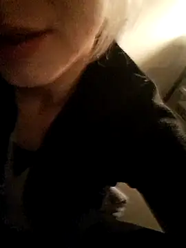 Snapshot of LillaFia chatting on October 5, 2025, 1:51 am LillaFia online show from October 5, 2025, 1:51 am