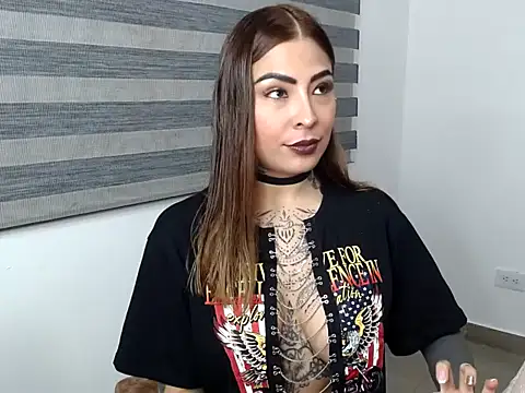 EmiliMontero online show from November 4, 2025, 1:42 am